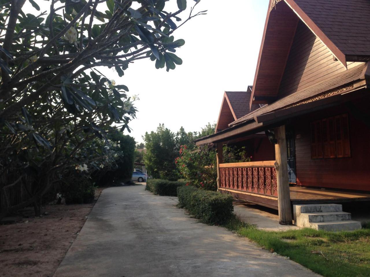 Hotel Baan Tawan Shine Surin Exteriér fotografie